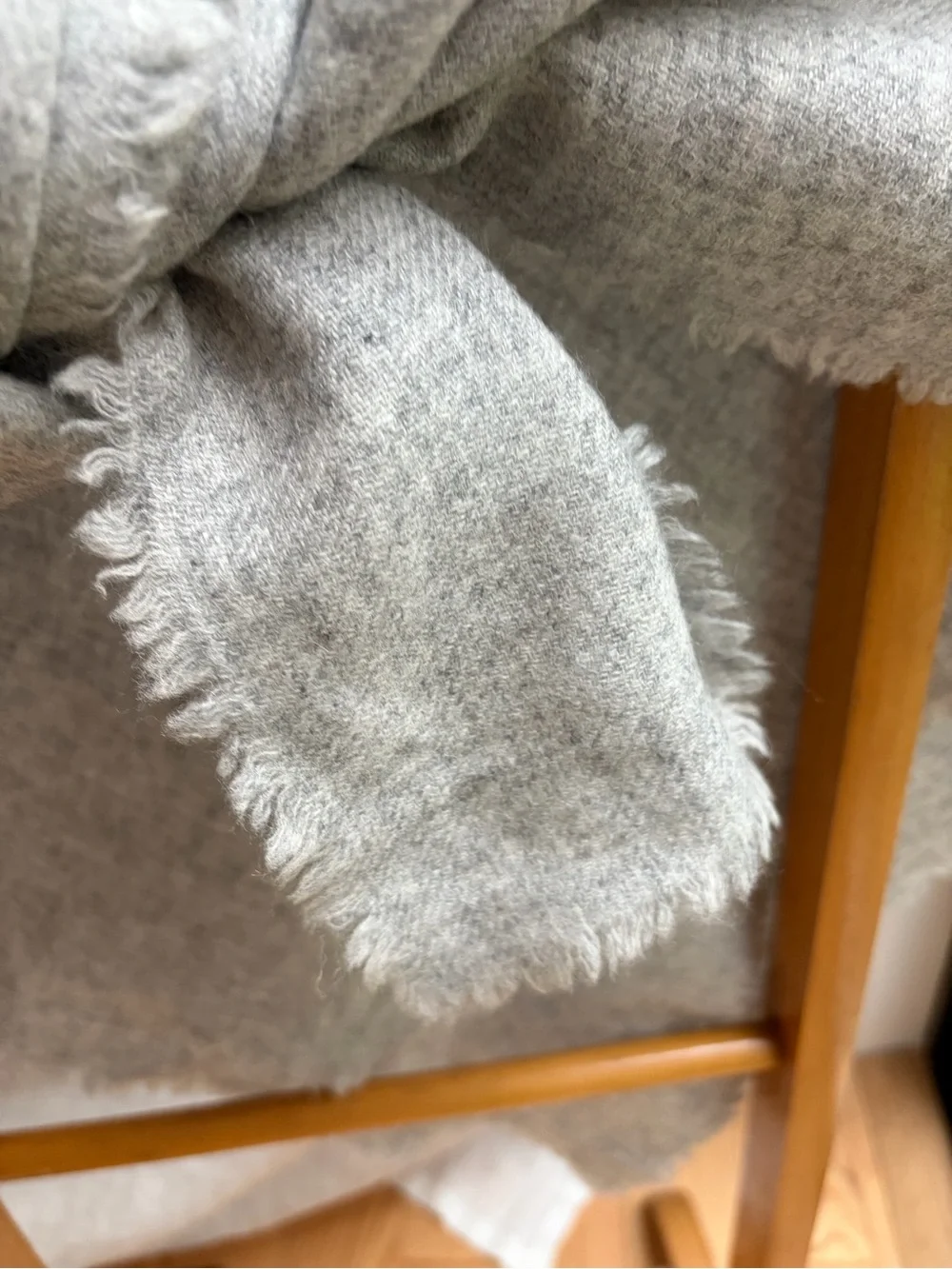 Everlane Cashmere Light Gray Fringed Scarf
